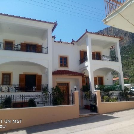Delicatessen House Apartment เลโอนีดีออน ภายนอก รูปภาพ