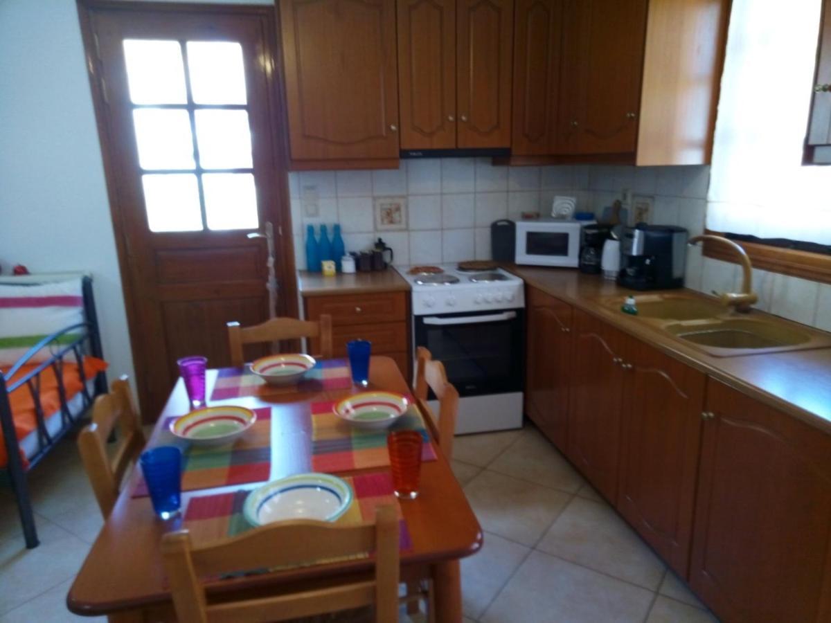 Delicatessen House Apartment เลโอนีดีออน ภายนอก รูปภาพ