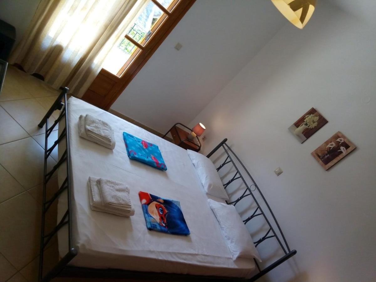 Delicatessen House Apartment เลโอนีดีออน ภายนอก รูปภาพ