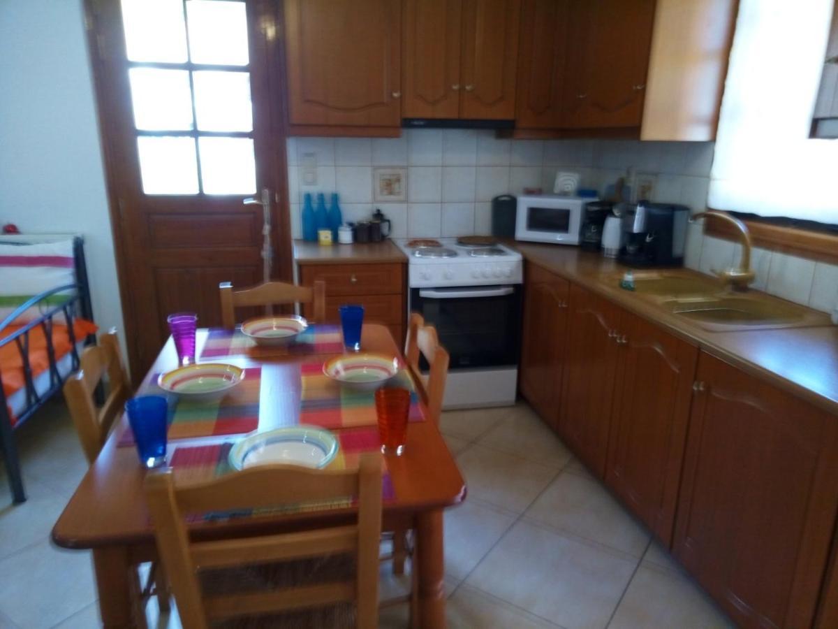 Delicatessen House Apartment เลโอนีดีออน ภายนอก รูปภาพ