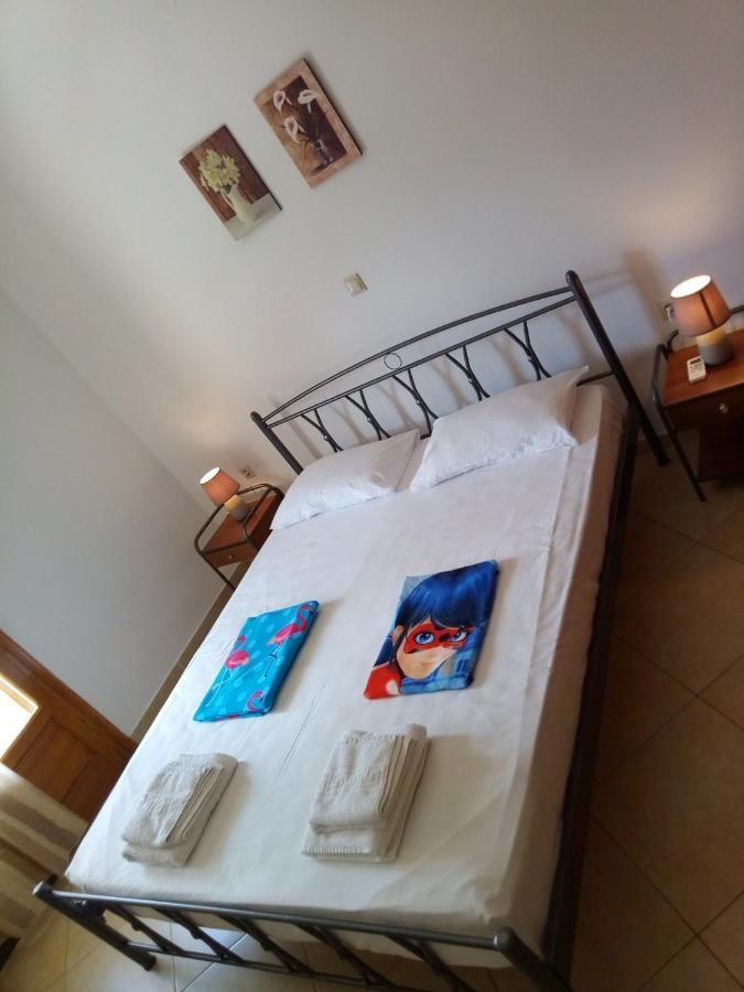 Delicatessen House Apartment เลโอนีดีออน ภายนอก รูปภาพ