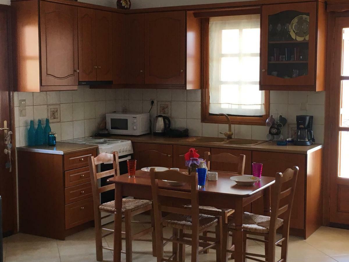Delicatessen House Apartment เลโอนีดีออน ภายนอก รูปภาพ